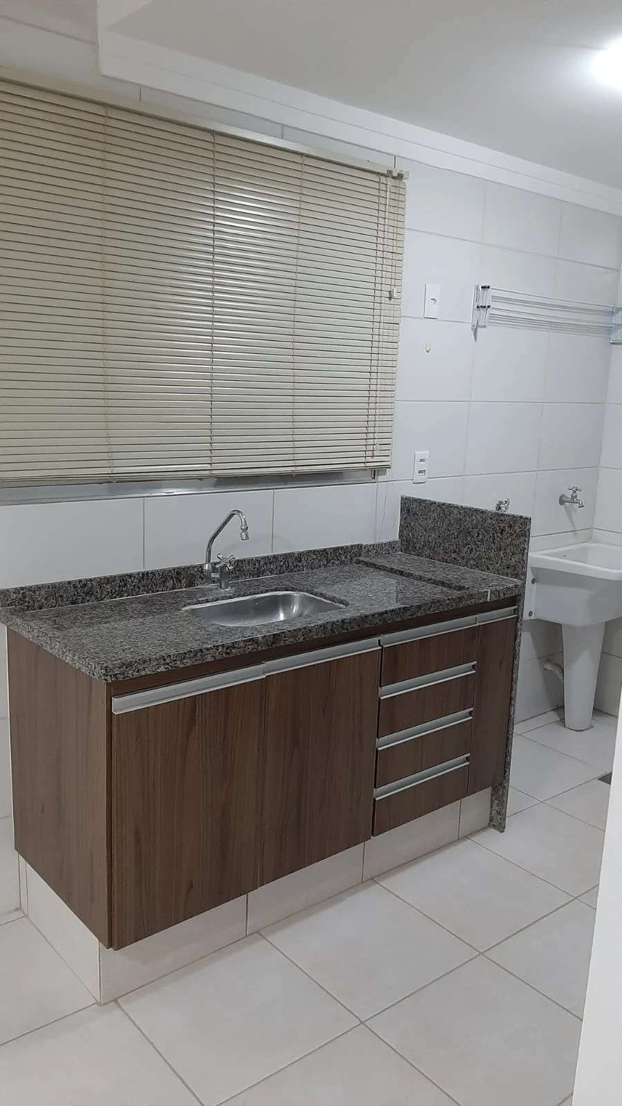 Apartamento com 2 dormitórios sendo 1 suíte
