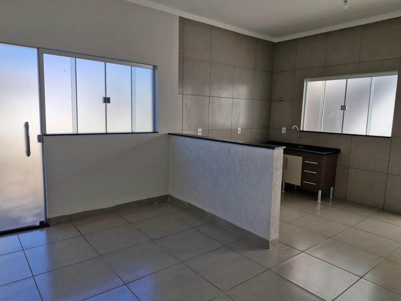 Casa com 2 dormitórios em condomínio fechado
