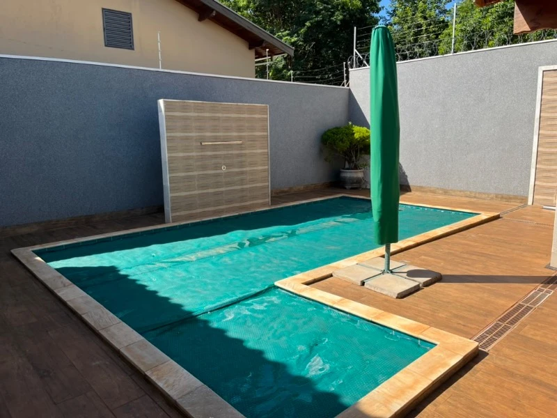 Casa com 3 dormitórios (sendo 2 suítes)