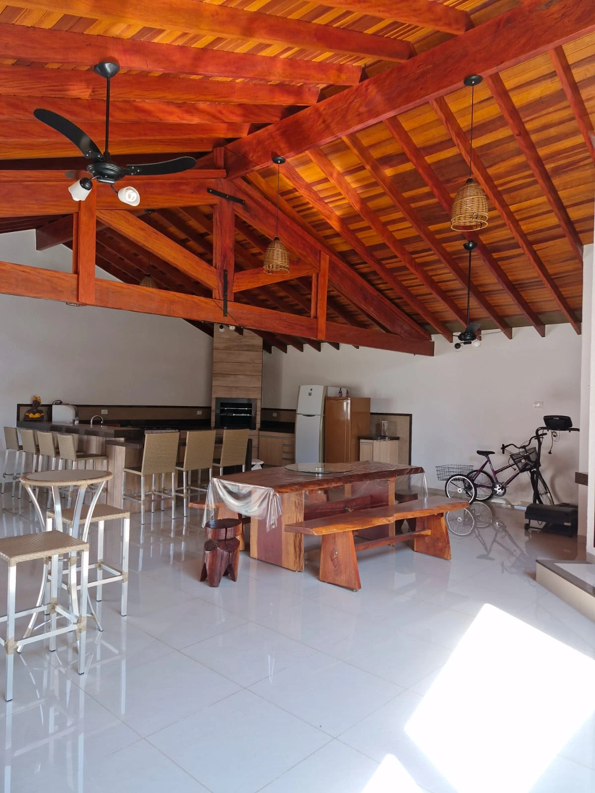 Casa em condomínio fechado com 4 dormitórios