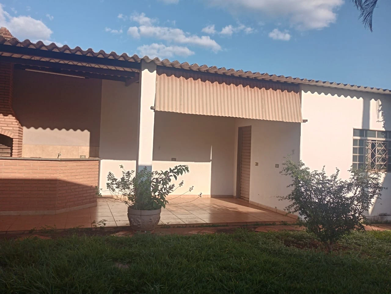 Casa com 3 dormitórios (sendo 1 suíte) com área de lazer