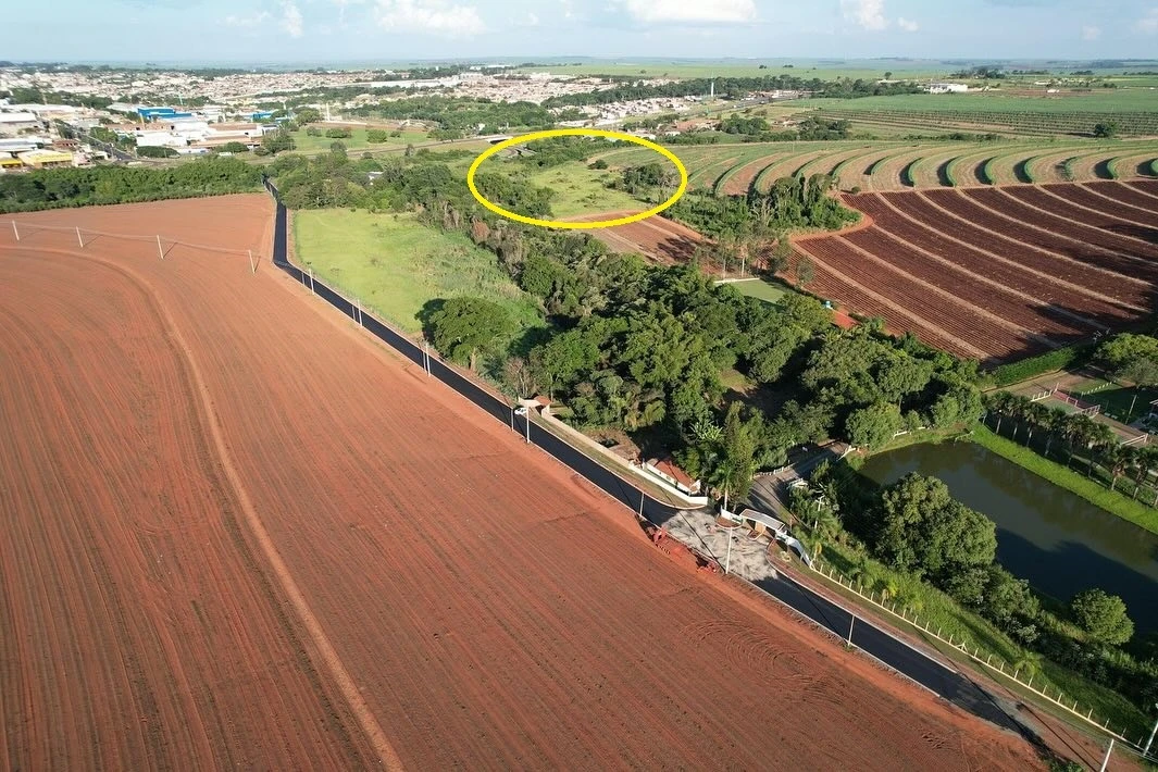 Área com excelente localização e fácil logística