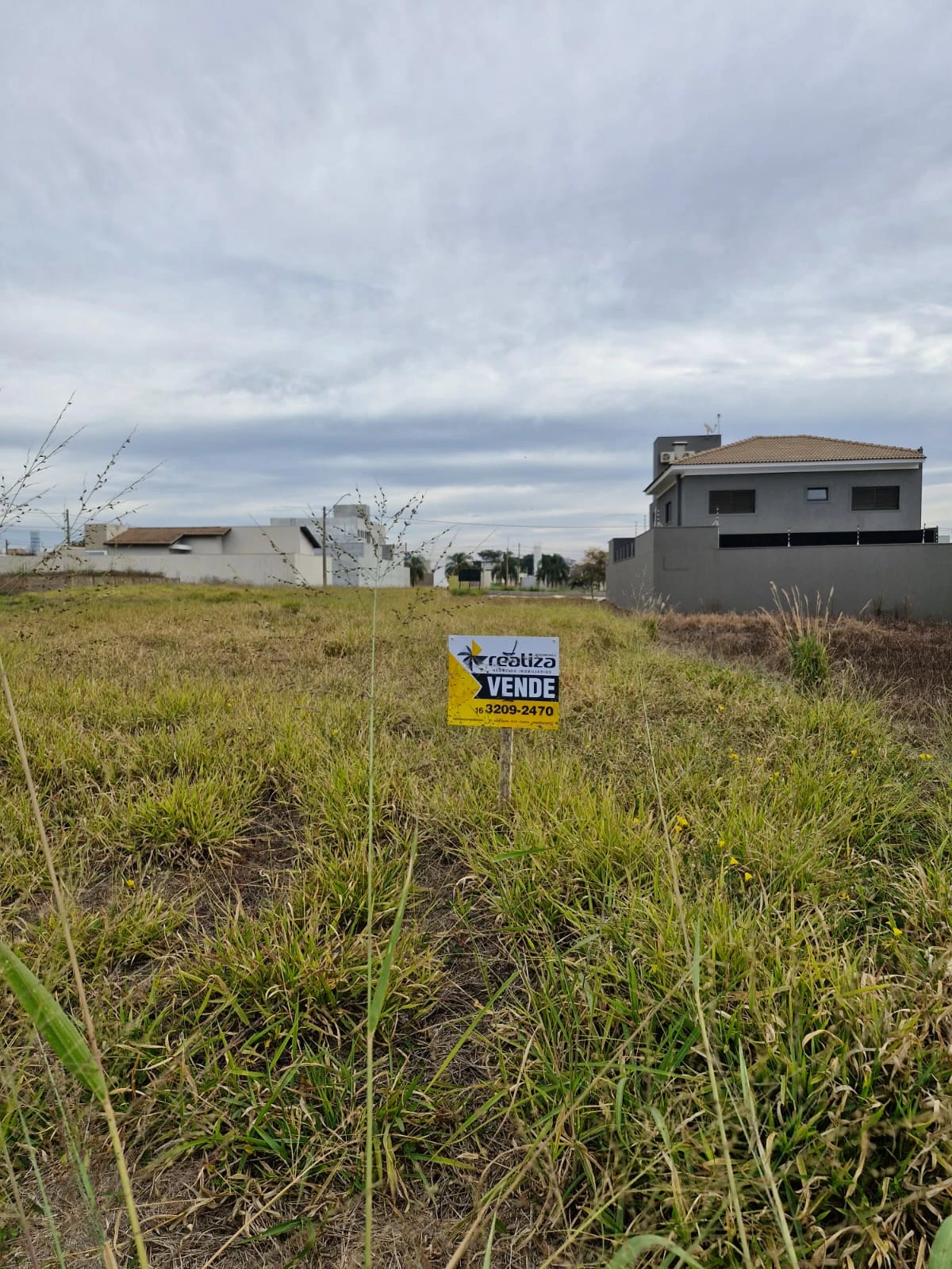 Terreno com 360 m2 e localização privilegiada