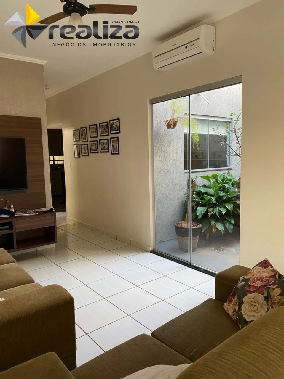 Casa com 3 dormitórios (sendo 1 suíte)