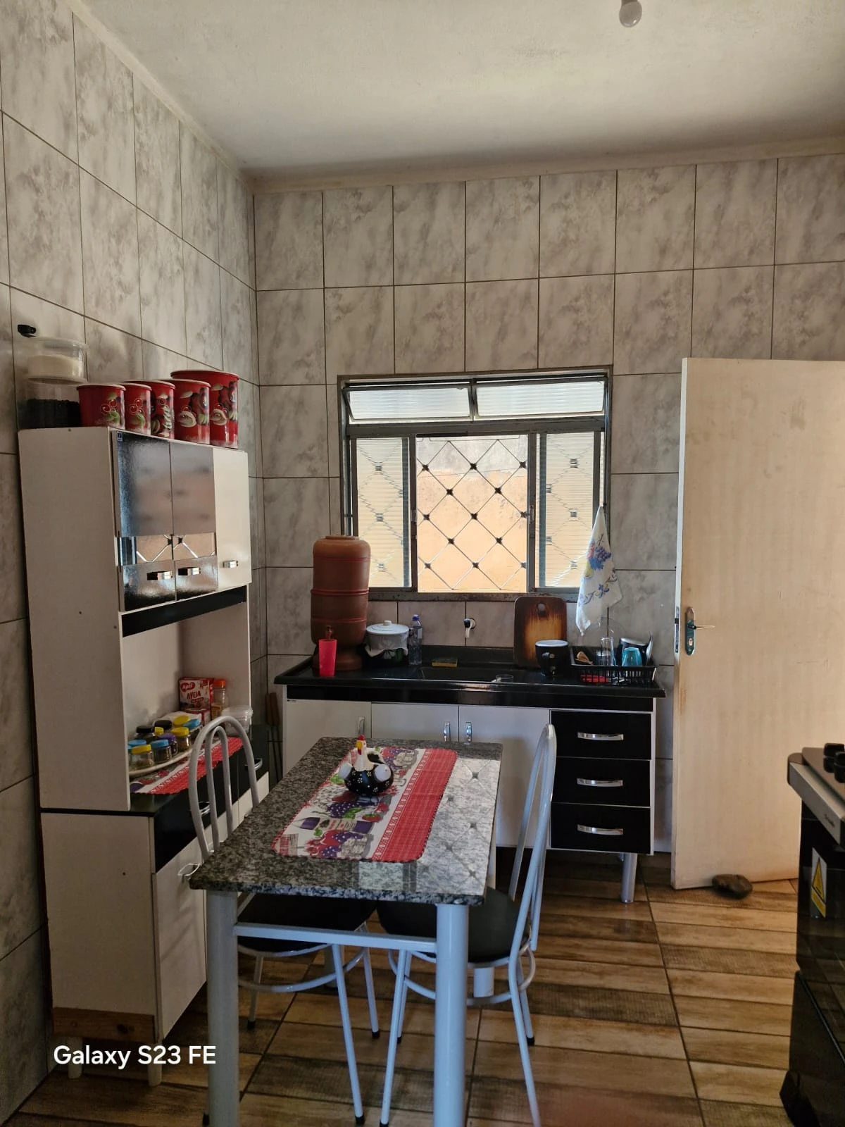 Casa com 2 dormitórios, ponto comercial e edícula