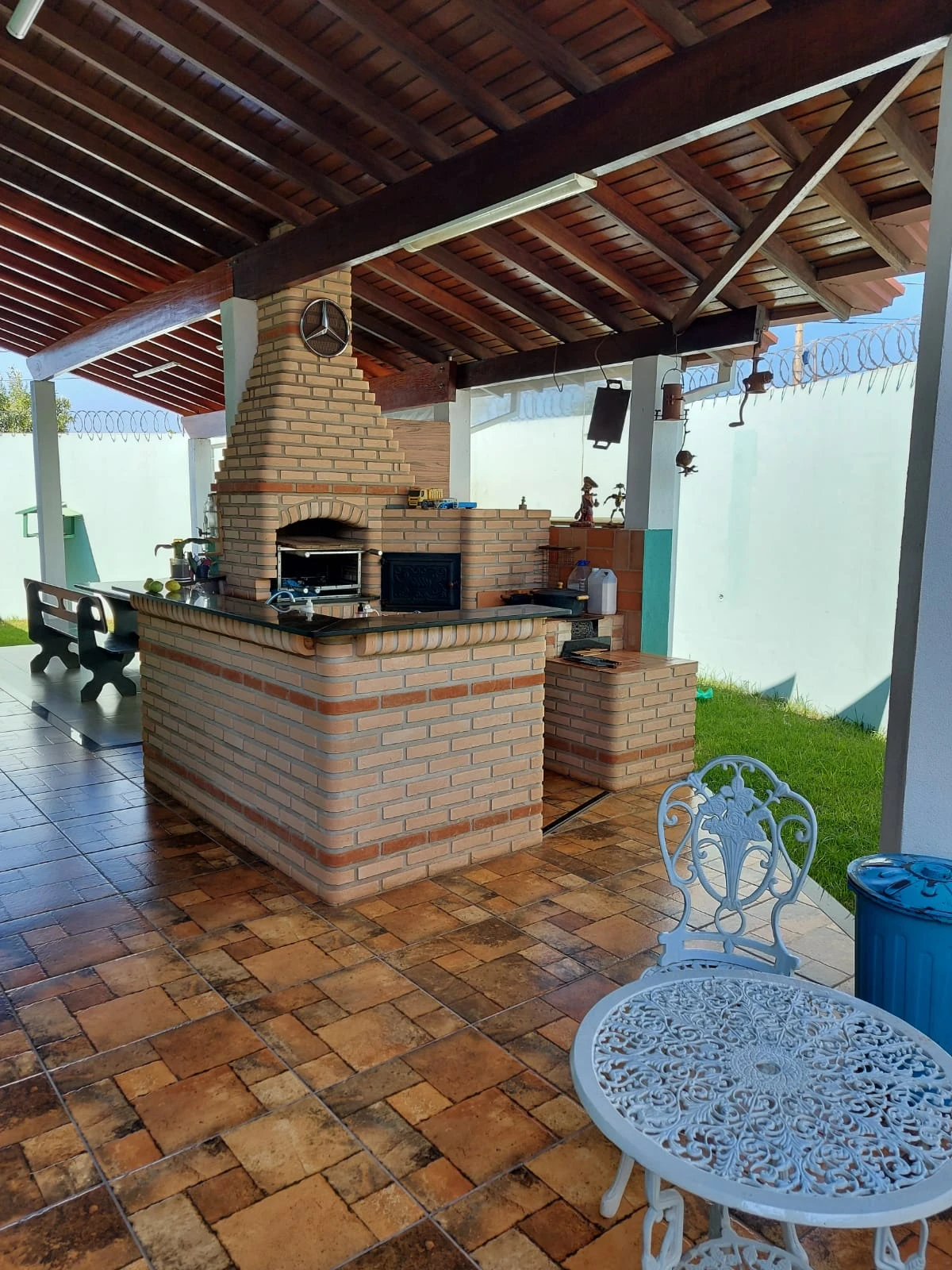 Casa com 3 dormitórios e área de lazer