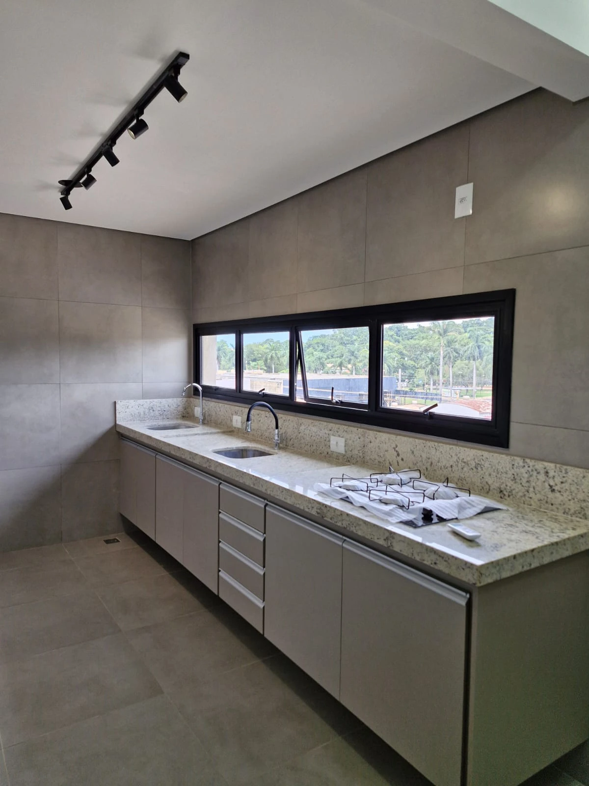 Apartamento no centro com 2 suítes