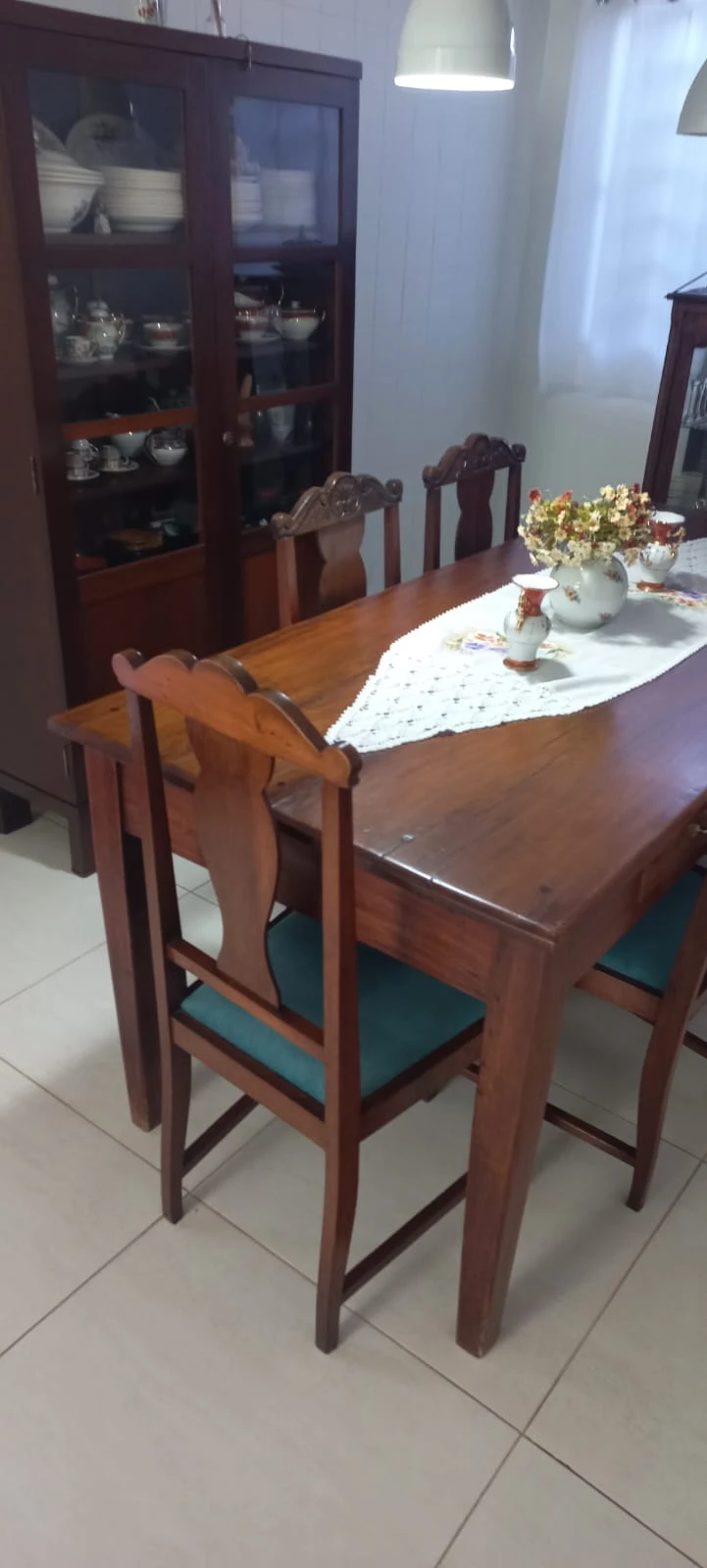 Casa com 3 dormitórios (sendo 1 suíte) e excelente localização