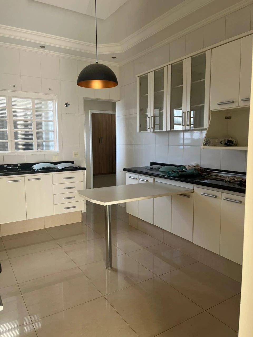 Casa com 3 dormitórios sendo uma suíte.