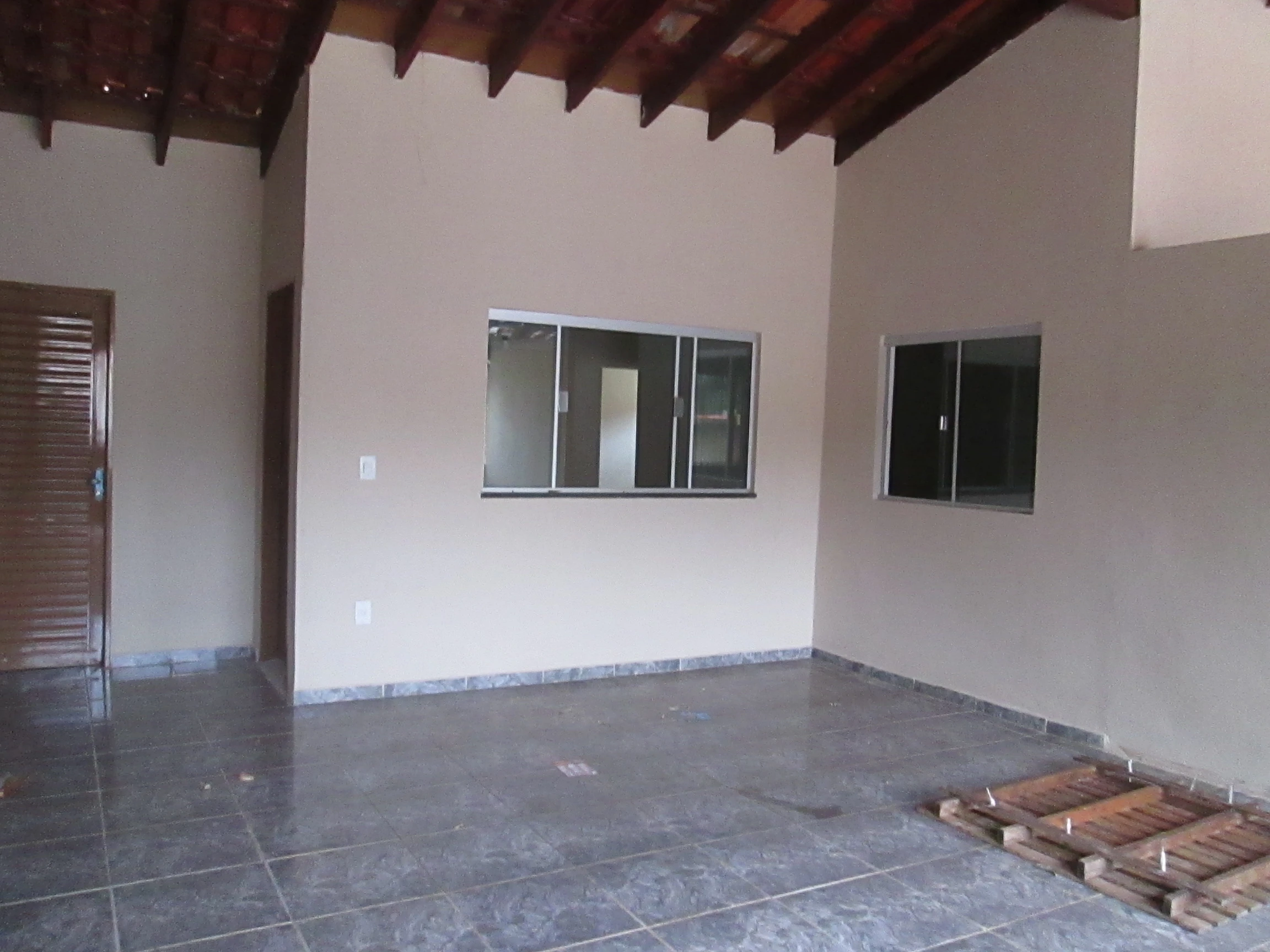 Casa com 2 dormitórios e garagem coberta