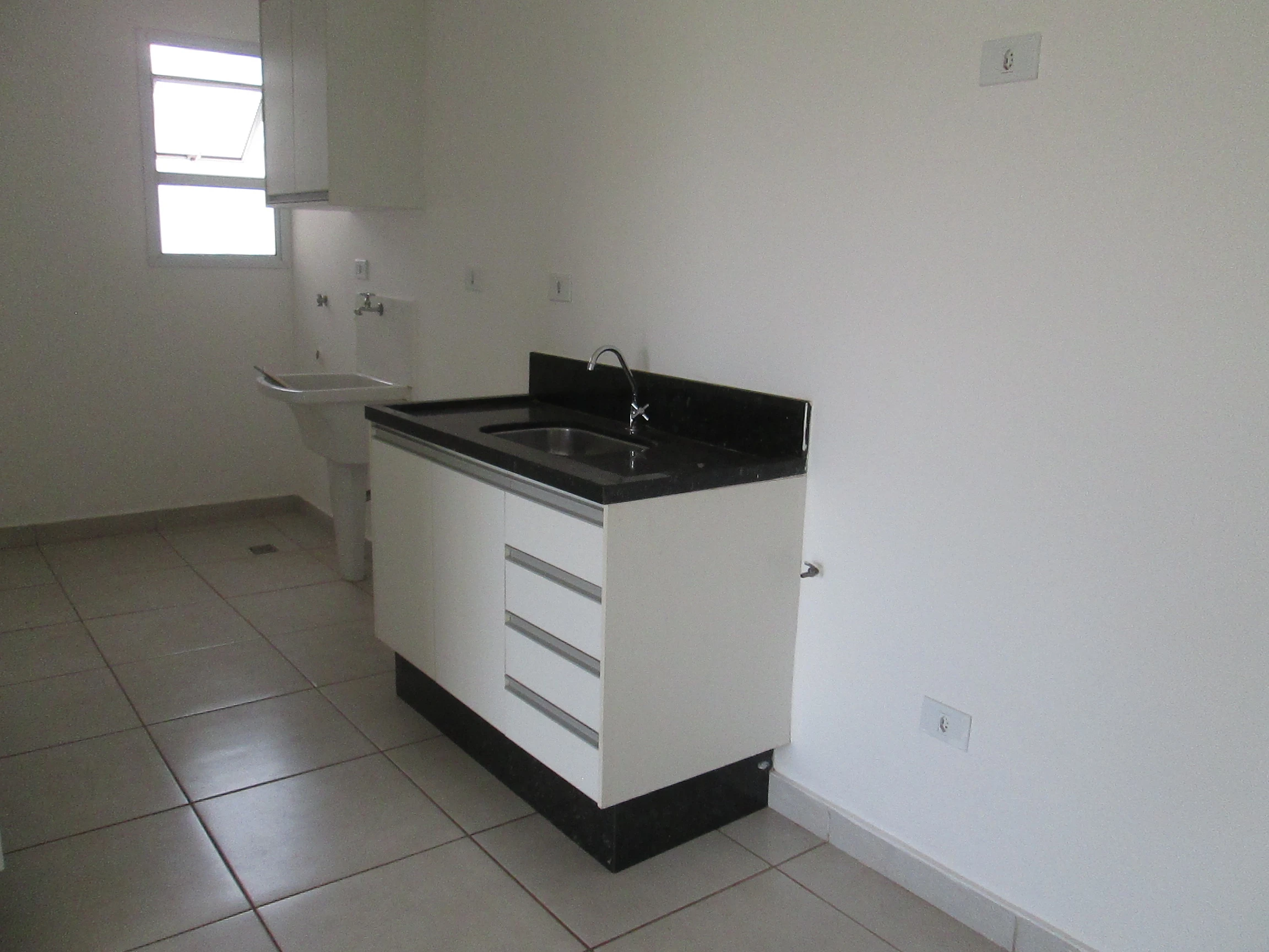 Apartamento com 2 dormitórios próximo a UNESP