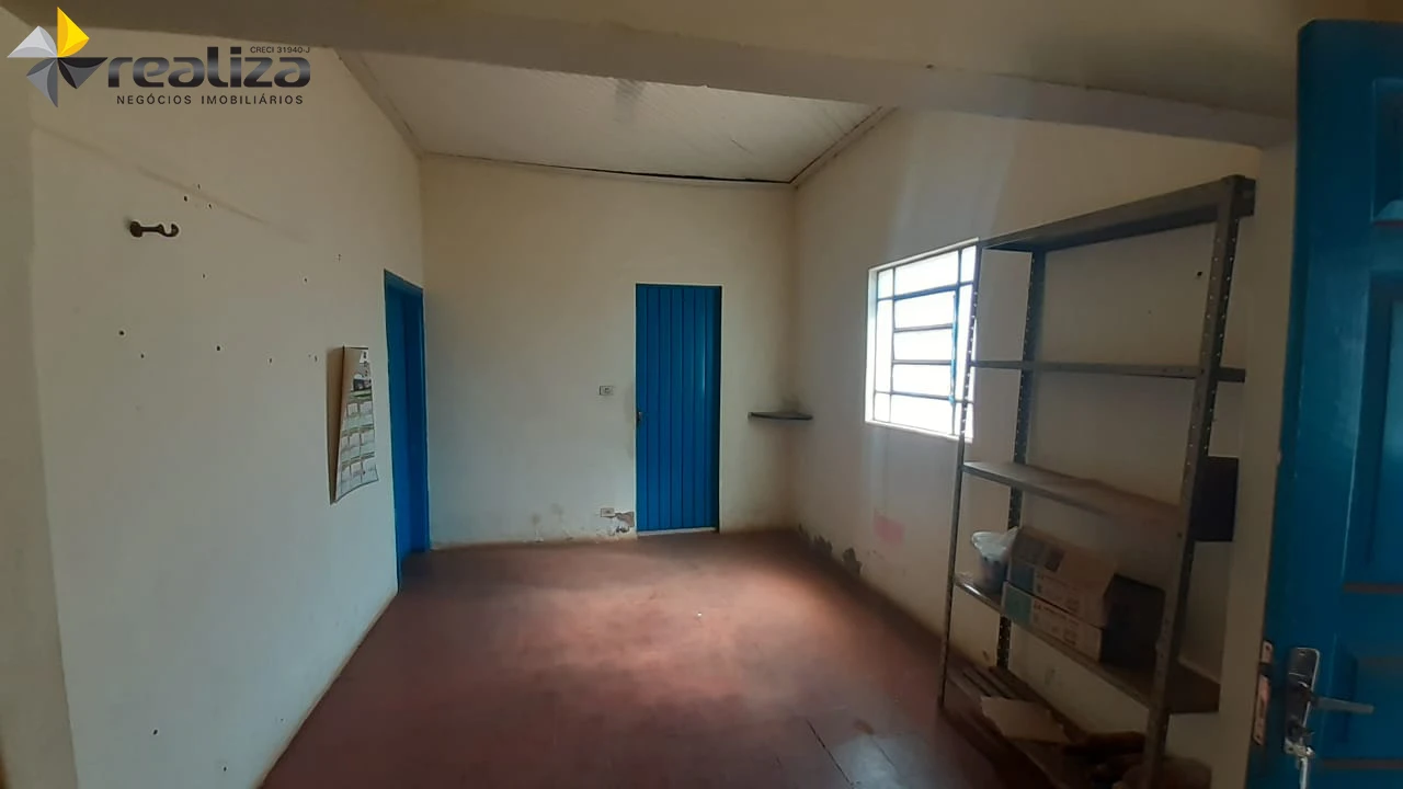 Casa com 3 dormitórios e com excelente localização.