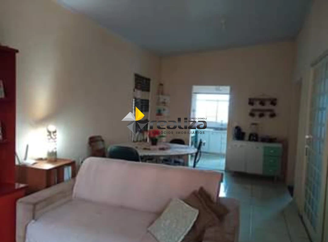 Casa com 3 dormitórios (sendo 1 suíte)