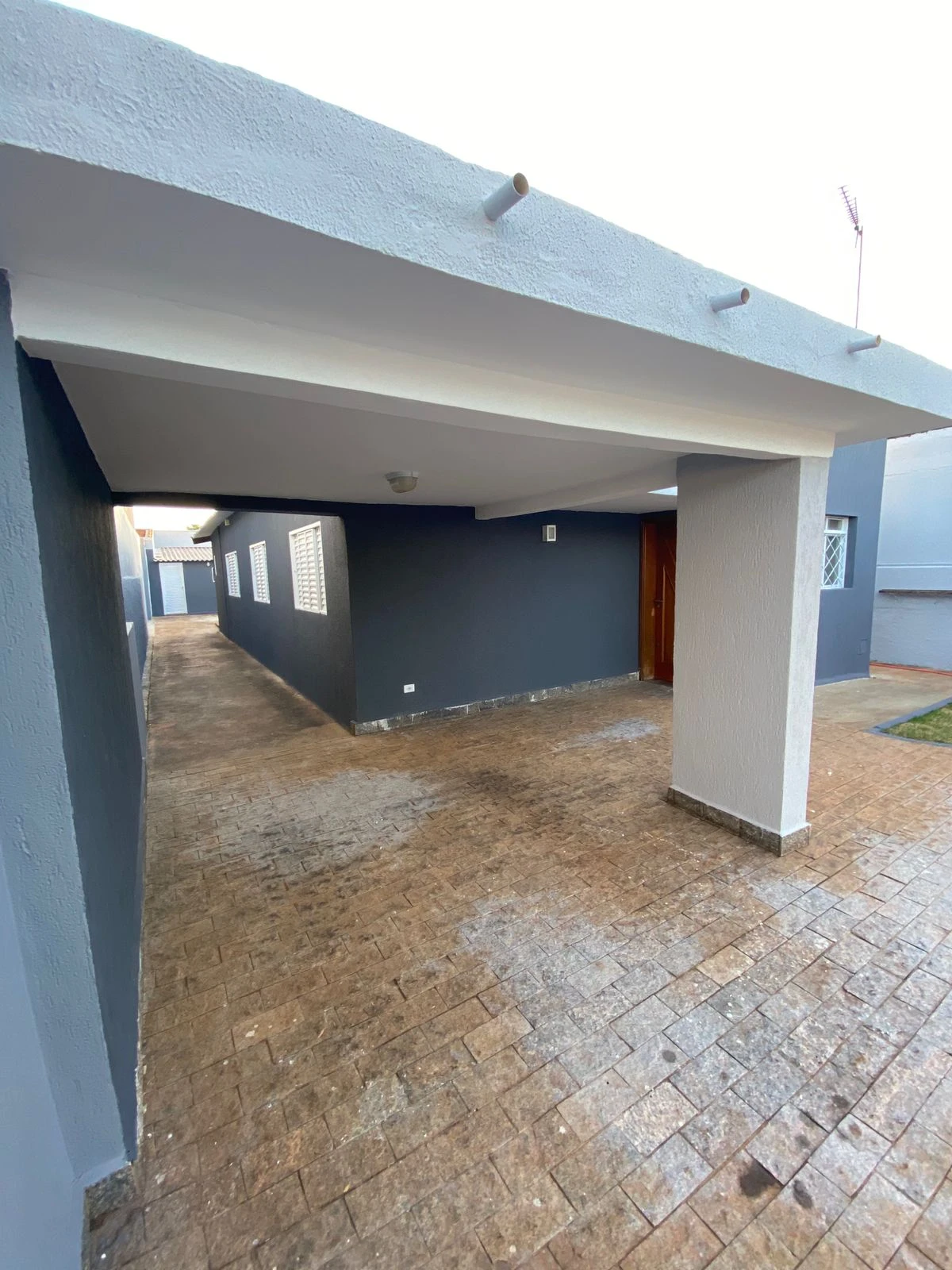 Casa com 3 dormitórios sendo uma suíte.