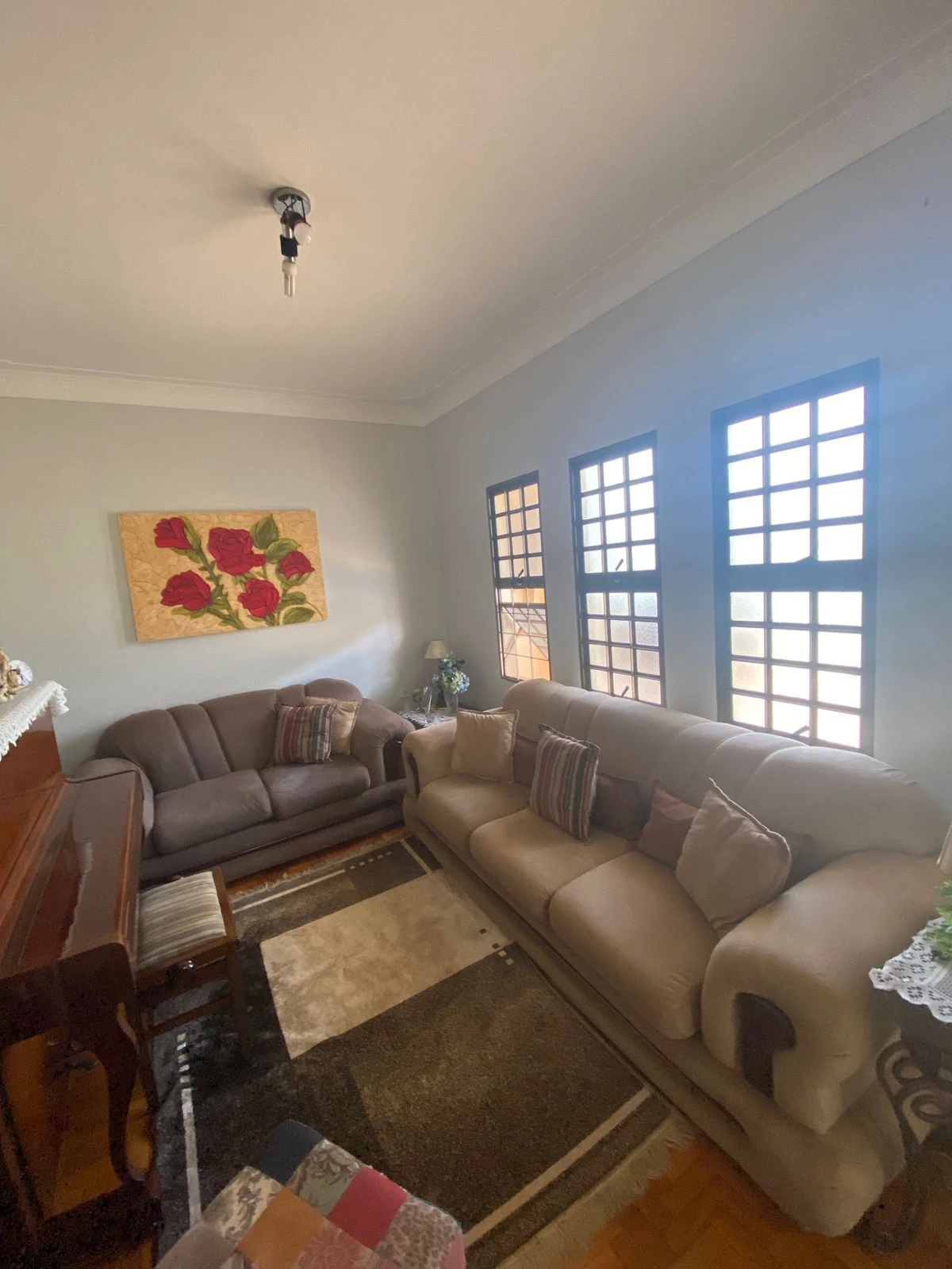 Casa com 3 dormitórios sendo uma suíte.