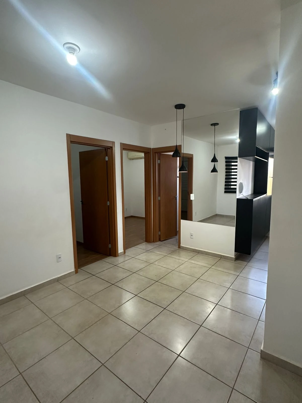 Apartamento com 2 dormitórios e móveis planejados