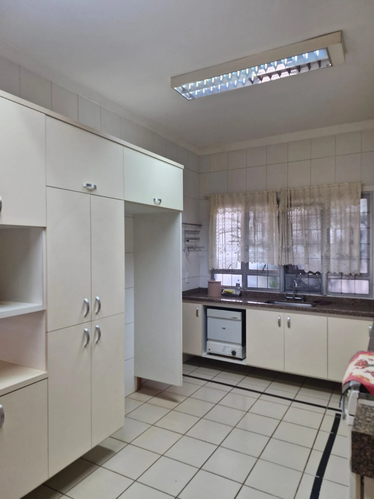 Casa com 4 dormitórios, área de lazer e excelente localização