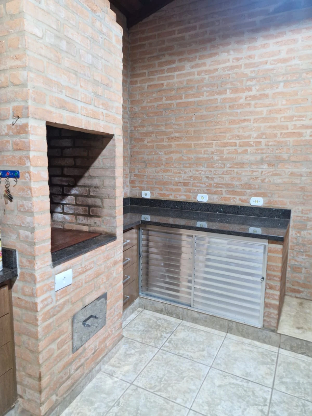 Casa com 3 dormitórios, escritório e área de lazer