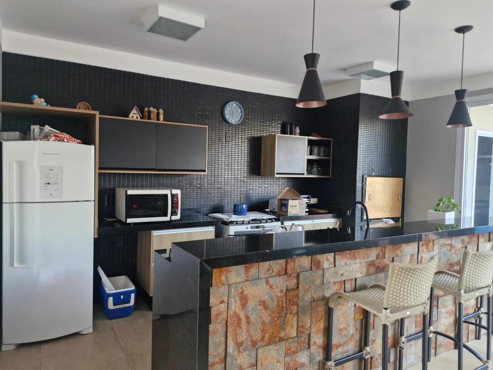 Casa com 3 quartos (sendo 2 suítes) e ampla área de lazer