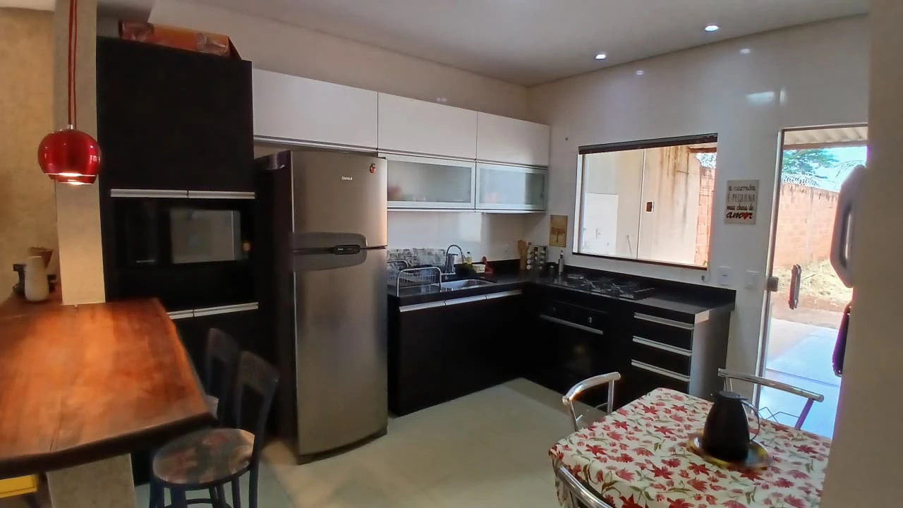 Casa com 2 dormitórios e excelente acabamento