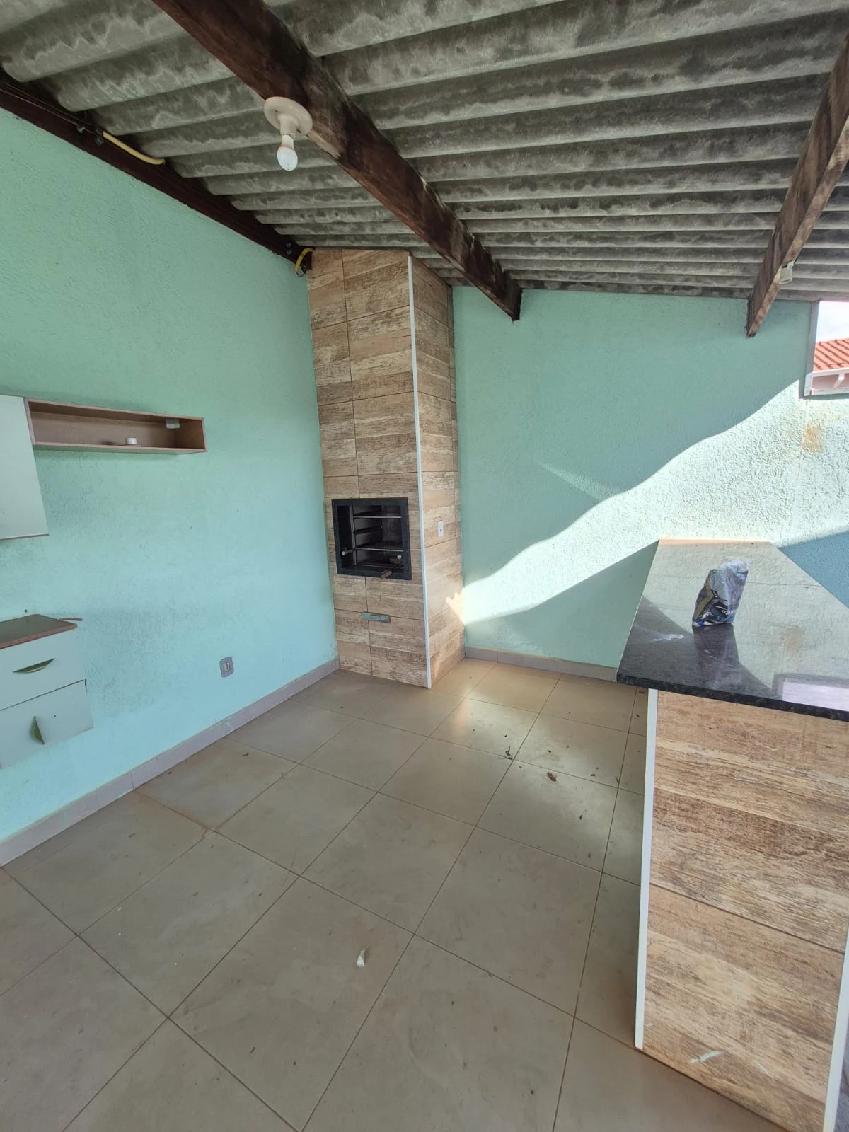 Casa com 3 dormitórios (sendo 1 suíte), área de lazer com piscina