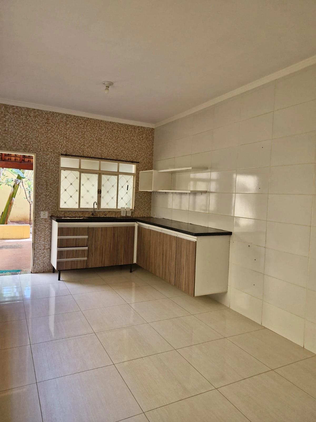 Casa com 2 dormitórios (sendo 1 suíte)