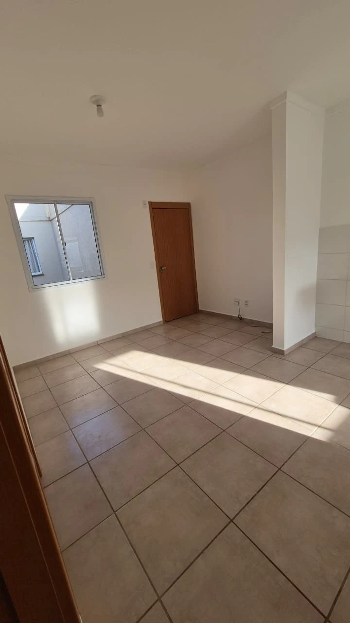 Apartamento com 2 dormitórios e condomínio com portaria 24 horas