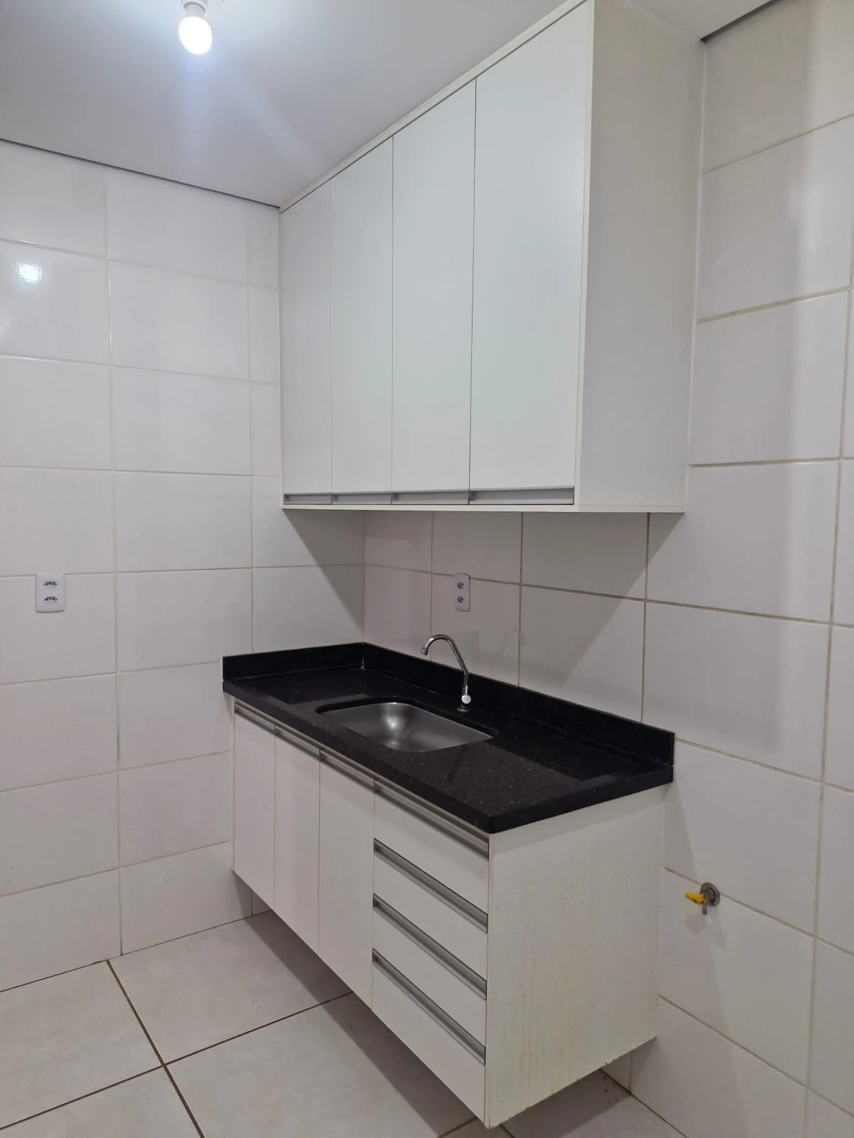 Apartamento com 2 dormitórios e 2 vagas de garagem