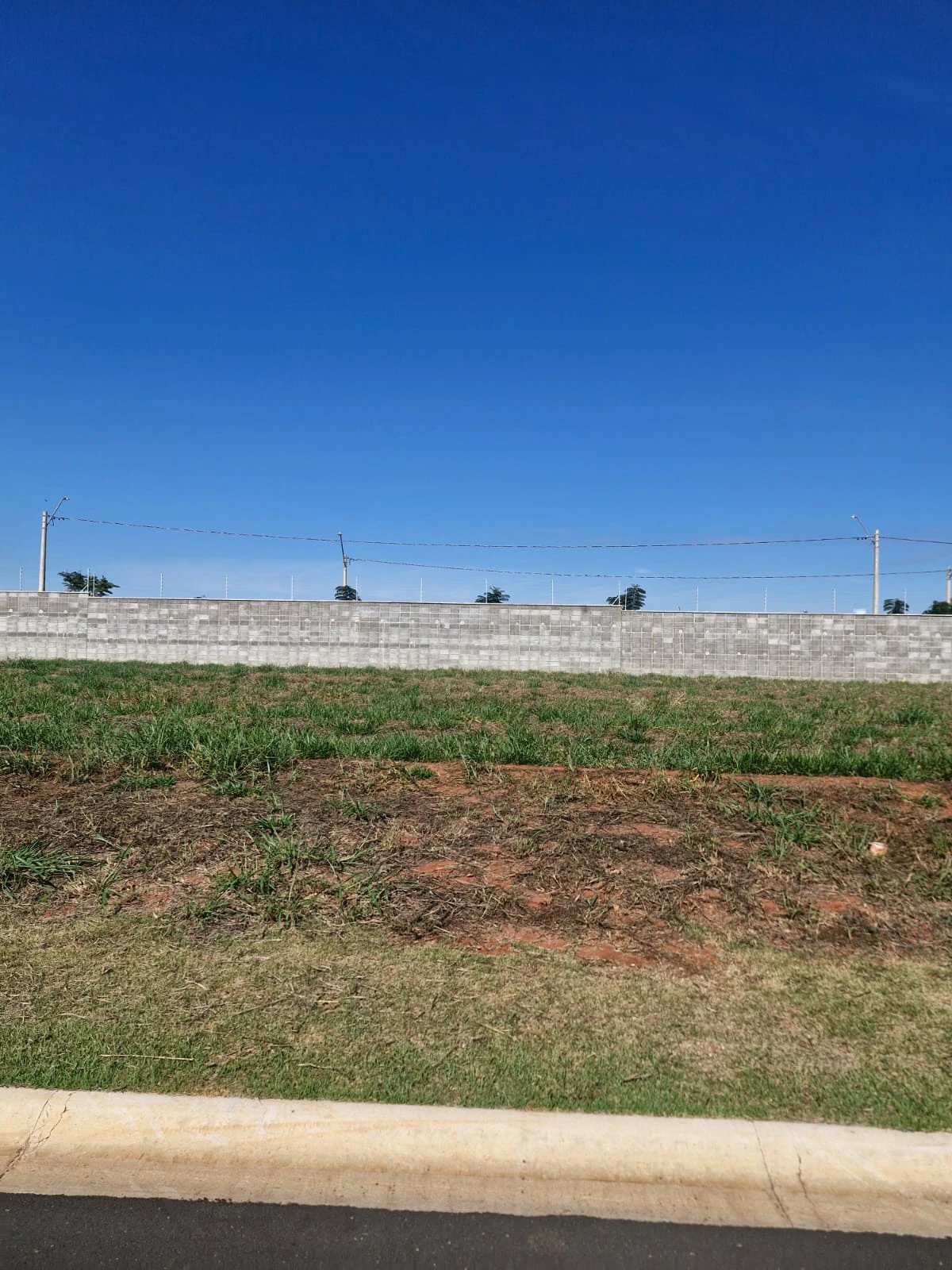 Terreno com 360 m2 em condomínio fechado