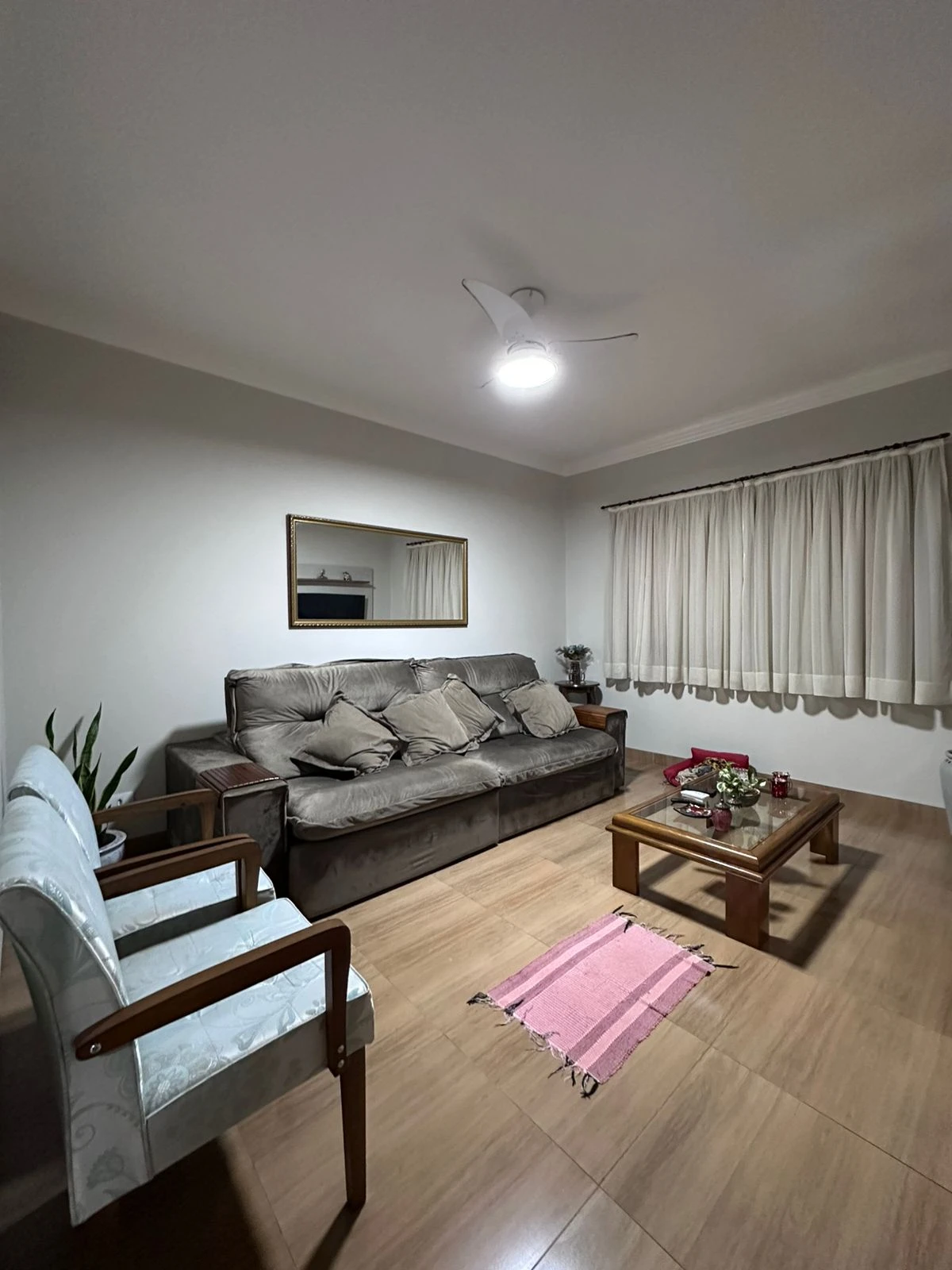 Casa com 3 dormitórios (sendo 1 suíte)