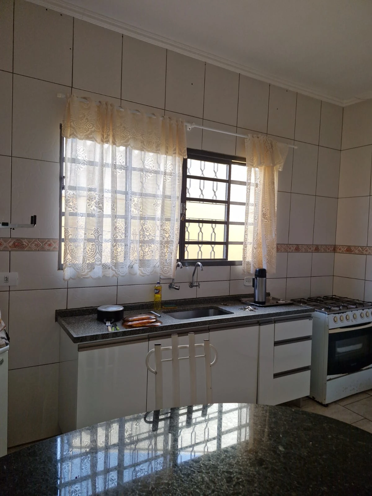 Casa com 2 dormitórios (sendo 1 suíte) e edícula, próxima ao Centro.
