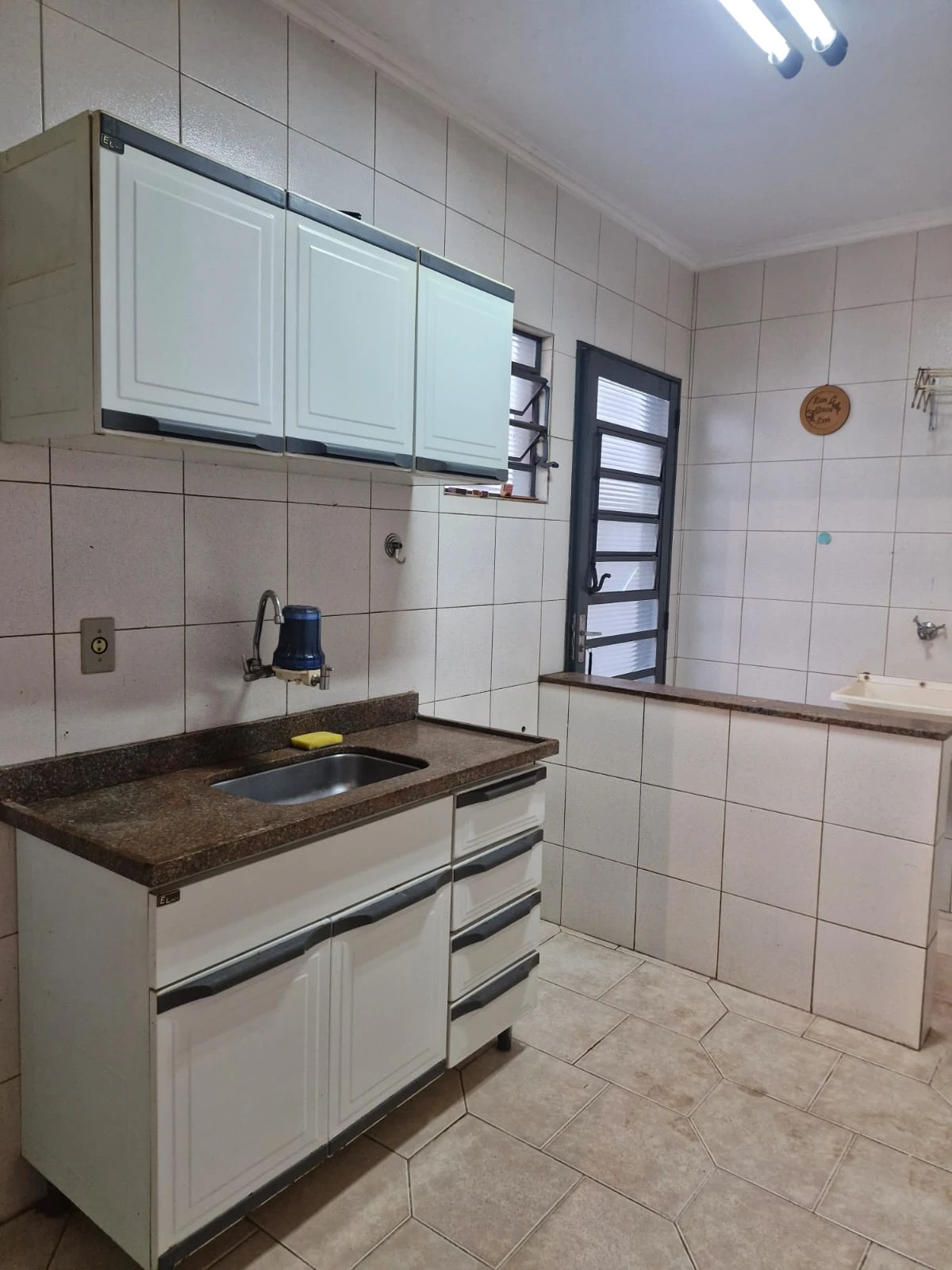 Apartamento com 2 dormitórios e vaga coberta de garagem