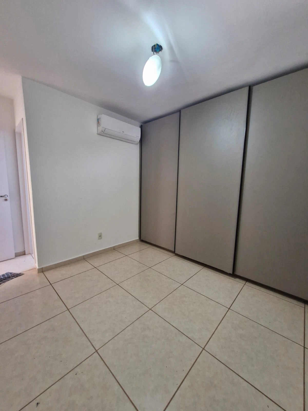 Apartamento com 2 dormitórios sendo 1 suite