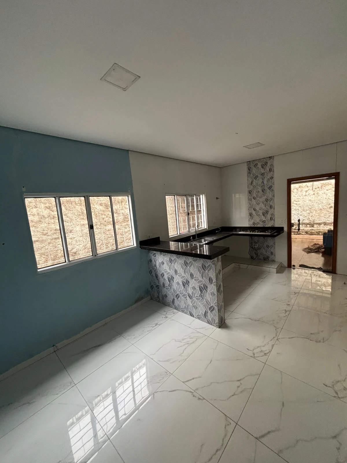 Casa com 2 dormitórios, excelente acabamento e próxima ao centro