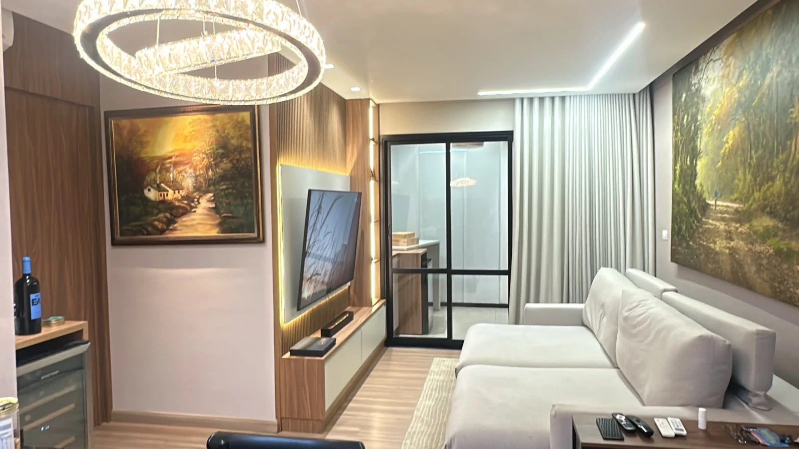 Apartamento com 2 dormitórios (sendo 1 suíte) e móveis planejados