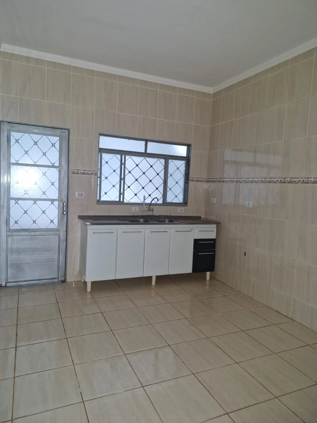 Casa com 2 dormitórios e excelente localização