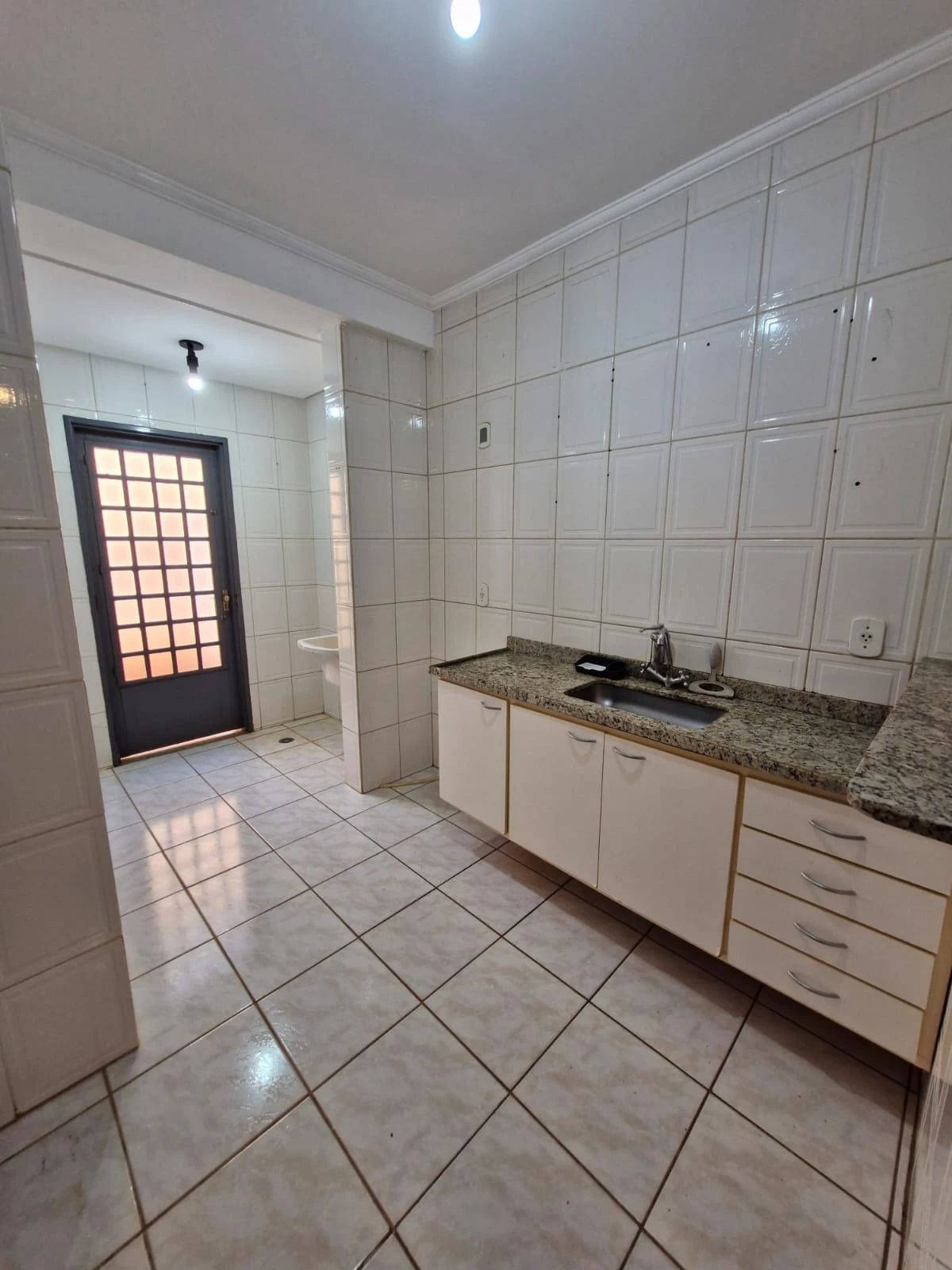 Apartamento com 2 dormitórios (térreo com quintal)