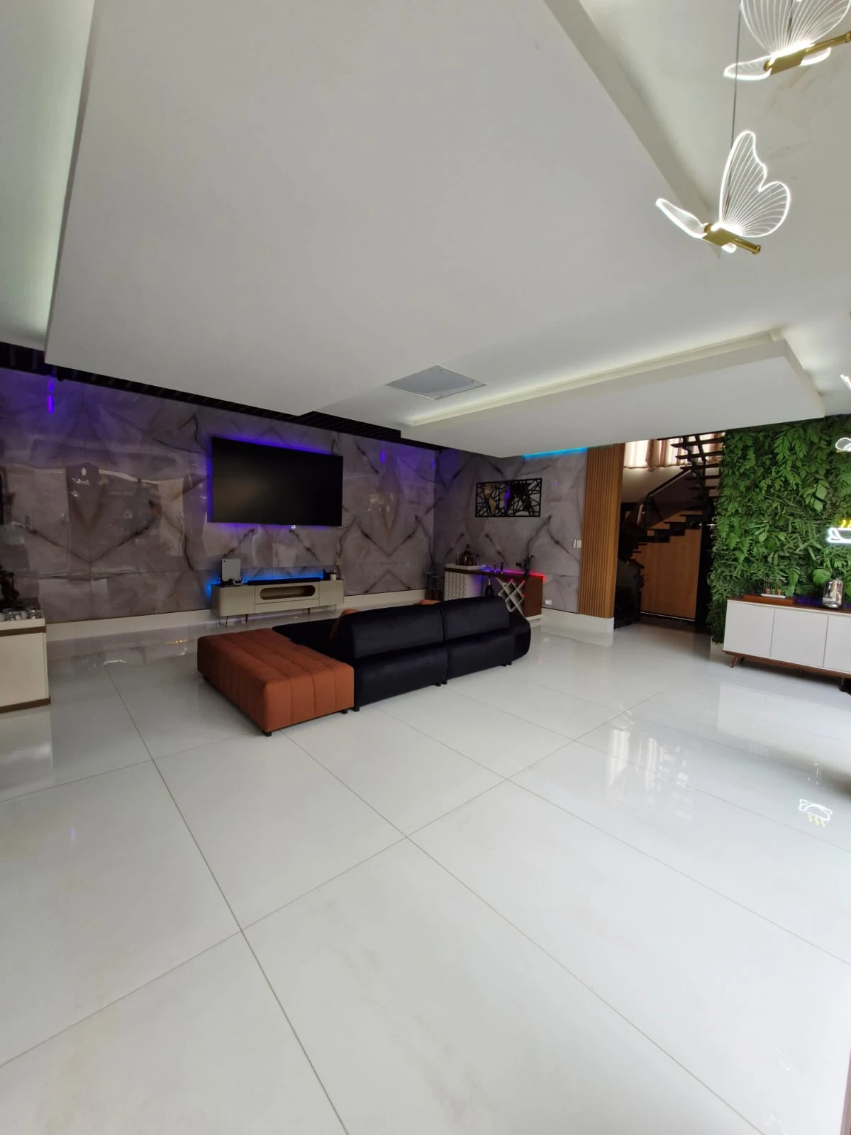 Casa de alto padrão com 3 suítes, excelente acabamento e localização