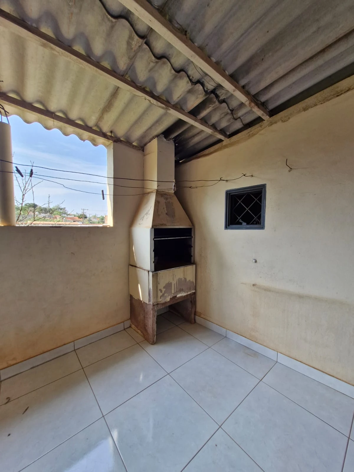 Casa próxima ao centro com 2 dormitórios e área de lazer