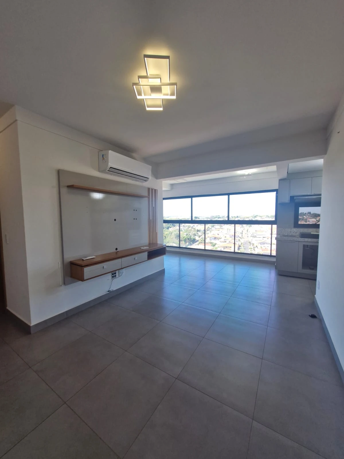 Apartamento com 2 suítes no centro, todo planejado e climatizado