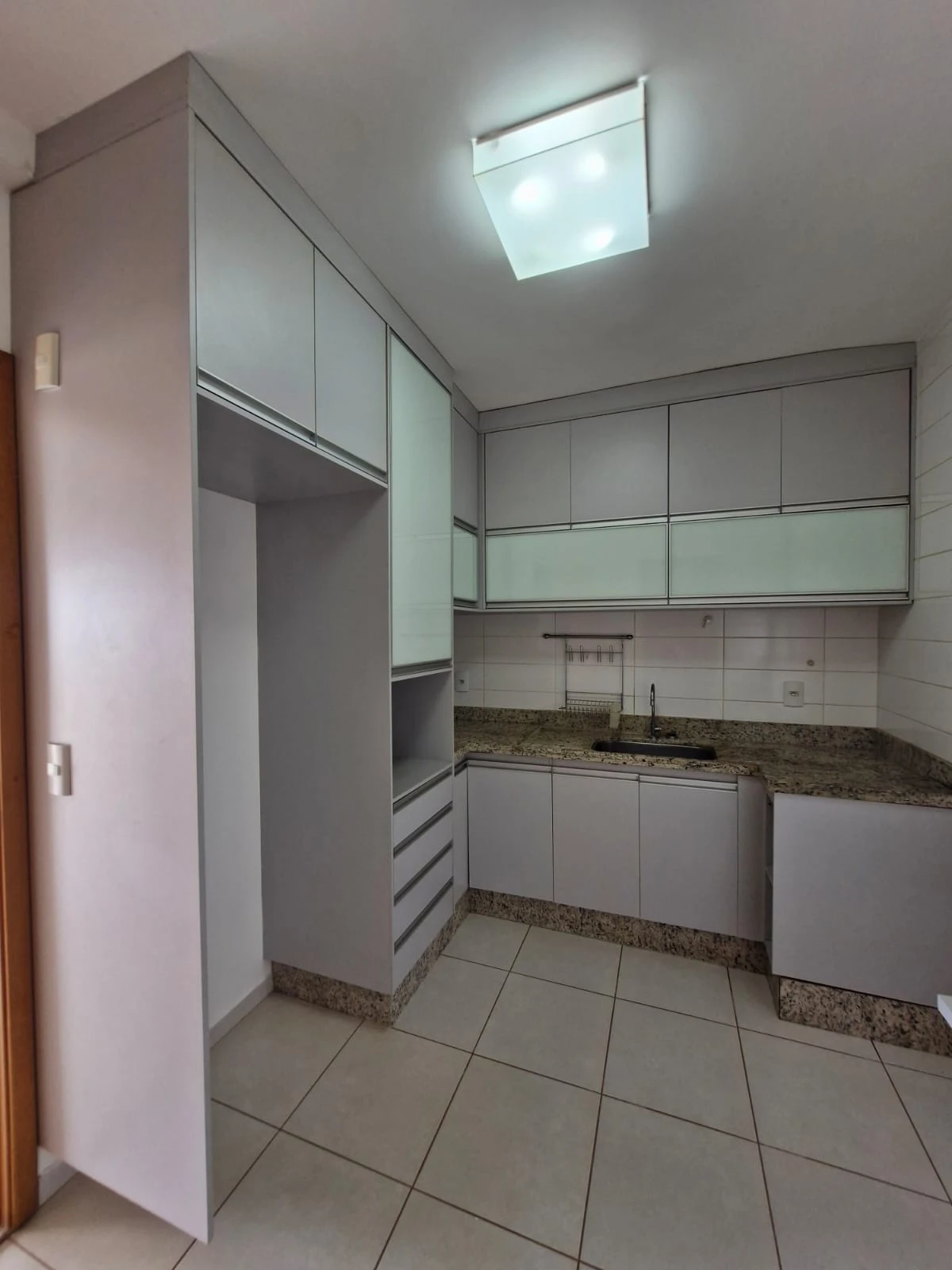 Apartamento com 2 dormitórios (sendo 1 suíte) no centro