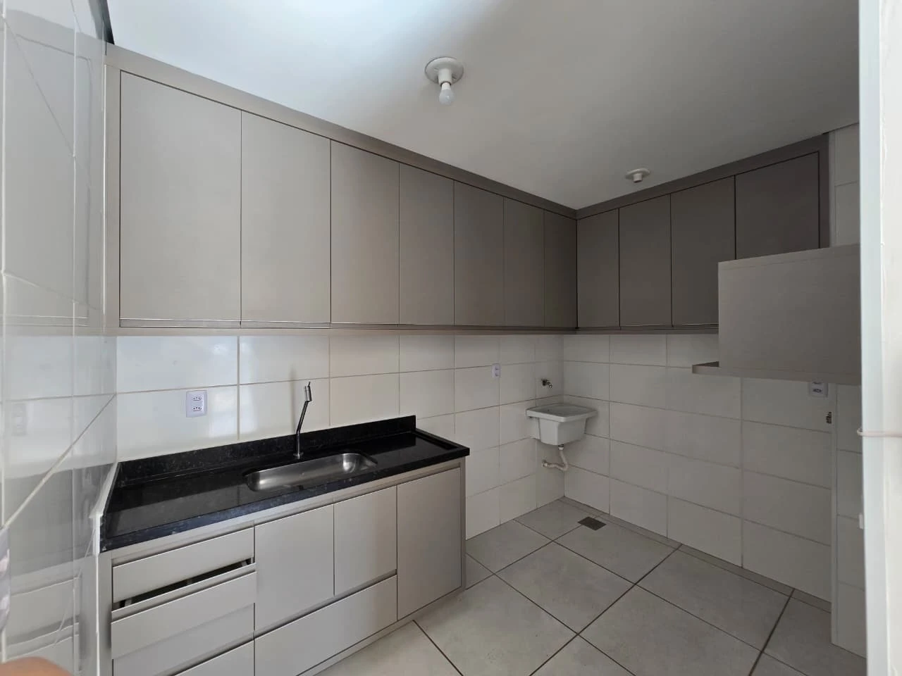 Apartamento com 2 dormitórios e portaria remota