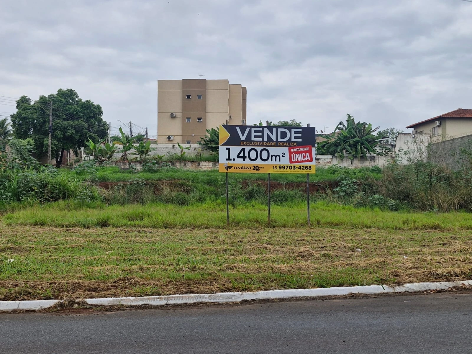 Área em bairro  nobre com 1.400 m2